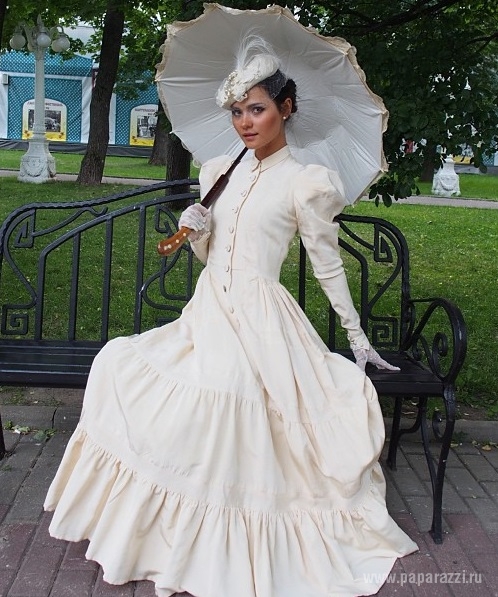 Катя Ли одела свадебное платье начала 20 века