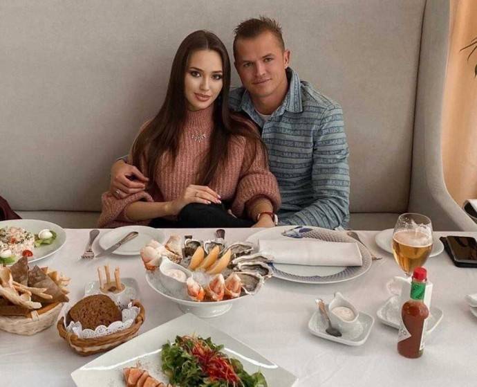 «Свинья какая-то»: Анастасия Костенко призналась, сколько килограмм набрала за время третьей беременности