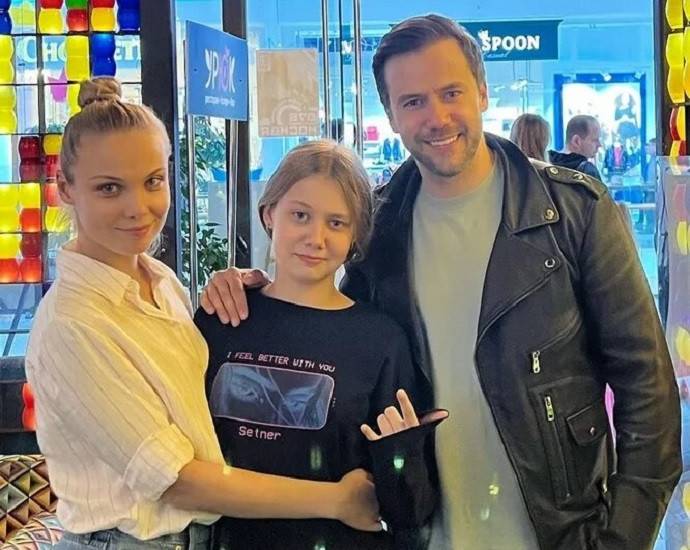 «Сама так решила»: Иван Жидков рассказал, почему его 13-летняя дочь съехала от матери Татьяны Арнтгольц и ее нового мужа 