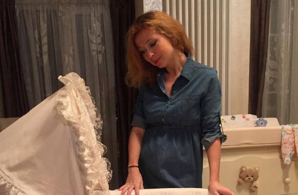 Елена Захарова через два месяца после родов вернулась к работе