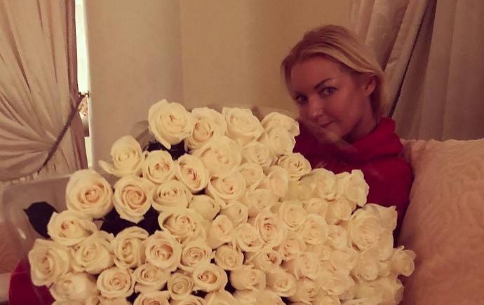 Анастасия Волочкова начала праздновать день рождения с мужем, а закончила с любовником