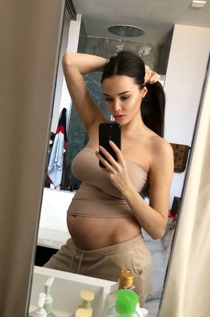 Анастасия Решетова беременный животик июнь 2019  селфи Screenshot_20190612-165012_Instagram.jpg