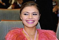 В Сети обсуждают имя гимнастки, которая очень похожа на Алину Кабаеву. Топ-фото "горячих" фотографиий любимицы Ирины Винер