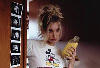 Беременная Эльза Хоск решила полностью раздеться для фотосессии