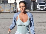 Бьянка Цензори осталась верна своему стилю в одежде