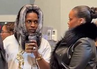 Став гостьей на модном показе, Рианна стыдливо прикрывала попку