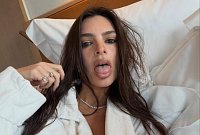 Эмили Ратаковски устроила показ нижнего белья, которого нет