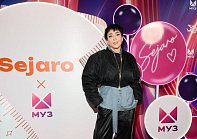 Бузова, Киркоров и Лолита встретились на юбилее МУЗ-ТВ: кто уже похудел с Седжаро, а кто только завидует?
