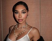 Папарацци как следует рассмотрели бикини-стринги Шантель Джеффрис  на пляже Майами