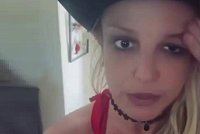 У Бритни Спирс опять проблемы: в доме завелся папарацци, а врачи испортили ей глаз