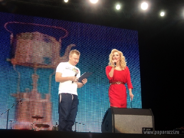 Татьяна Котова представила новую песню перед 30-тысячной аудиторией
