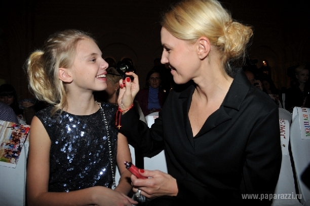 Юлия Бордовских приучает 12-летнюю дочь к макияжу