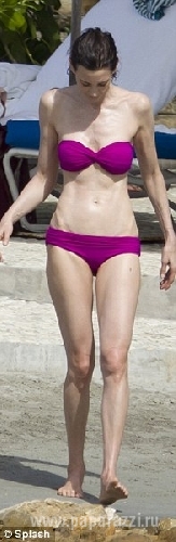 51-летняя супруга Пола Маккартни показала модельную фигуру на пляже
