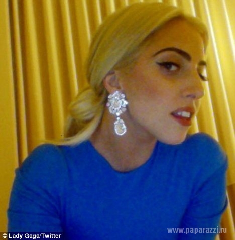 Леди Гага показалась фанатам без макияжа