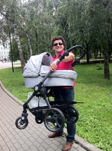 Анфиса Чехова прогулялась с сыном