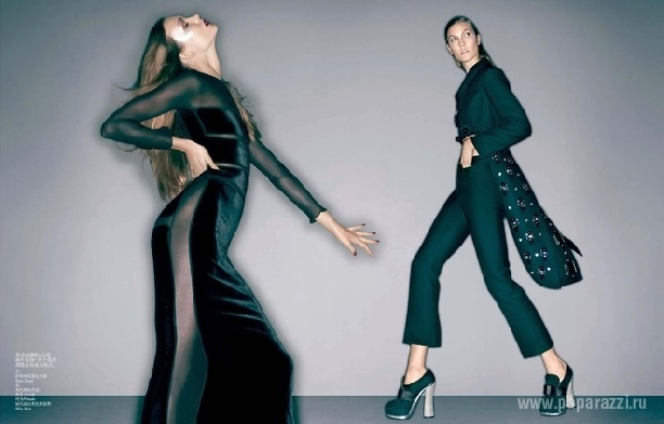 Карли Клосс в фотосете «Black Night» для Vogue