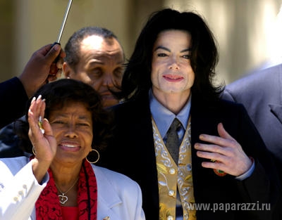 Отец Майкла Джексона попал в больницу
