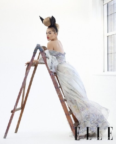 Рита Ора в образе минимауса на обложке Elle US