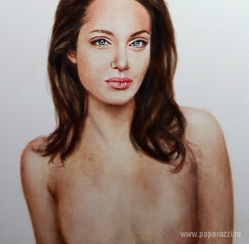 В сети появилась фотография Анджелины Джоли без груди