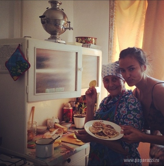 Ирина Шейк уехала отдыхать к бабушке