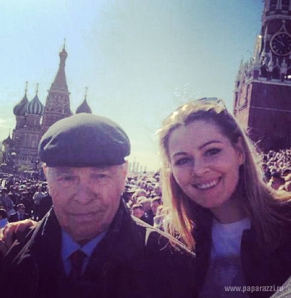 Мария Кожевникова поздравила дедушку с юбилеем
