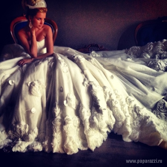 Ксения Бородина выбирает свадебное платье