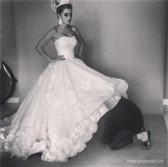 Ксения Бородина выбирает свадебное платье