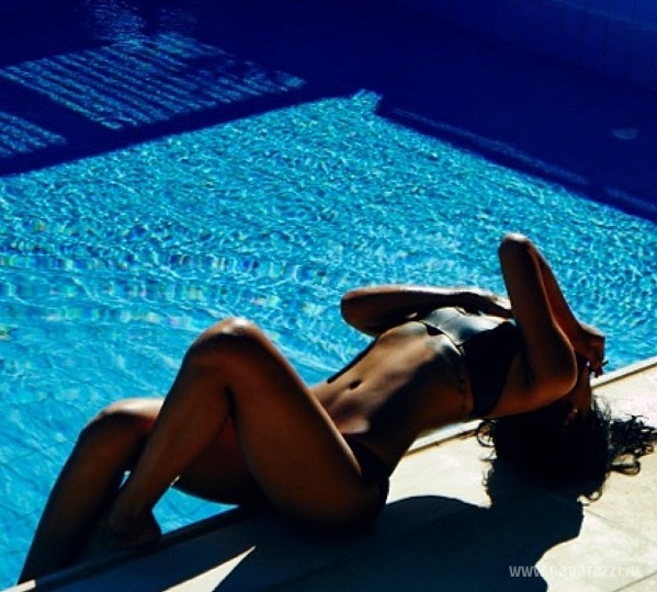Рианна выложила сексуальные фото с отдыха в Греции