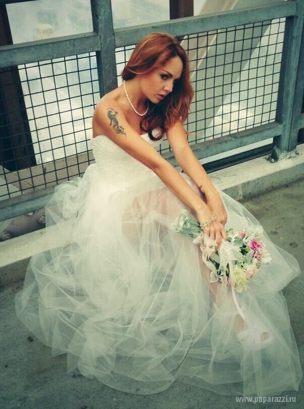 В сети появились фото певицы Максим в свадебном платье