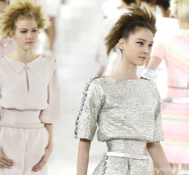  Карл Лагерфельд на Spring-Summer 2014 Haute Couture Chanel  от души повеселился