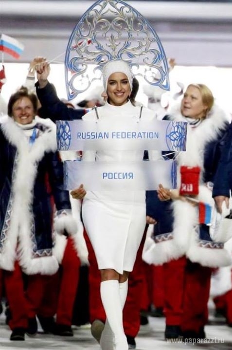 Ирина Шейк чуть не упала на церемонии открытия Олимпиады