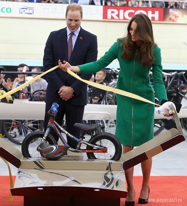 Кейт Миддлтон со своим мужем Уилльямом купили сыну велосипед
