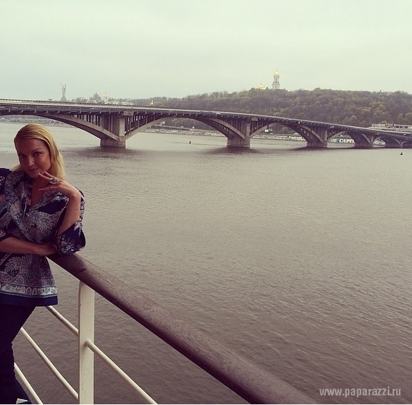 Анастасия Волочкова вступила в конфликт с Валерией и решила остаться жить в Киеве