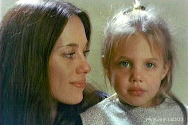 Стало известно последнее желание умершей матери Анджелины Джоли