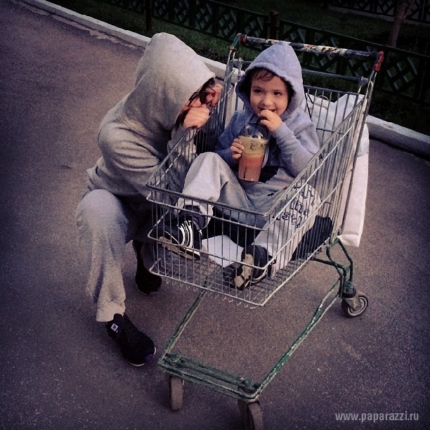 Алена Водонаева перестала скрывать своего сына