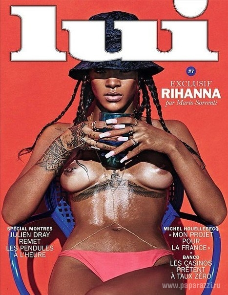 Рианна не постеснялась показать грудь на обложке журнала