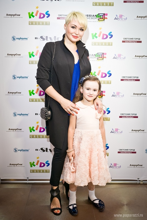 Анастасия Стоцкая пришла на детский праздник с маленьким "Филиппом Киркоровым"