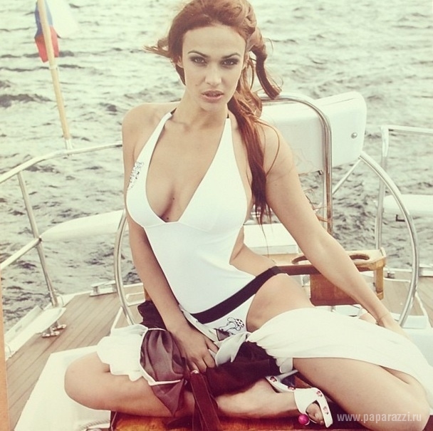Алена Водонаева готовится к новой сексуальной фотосессии
