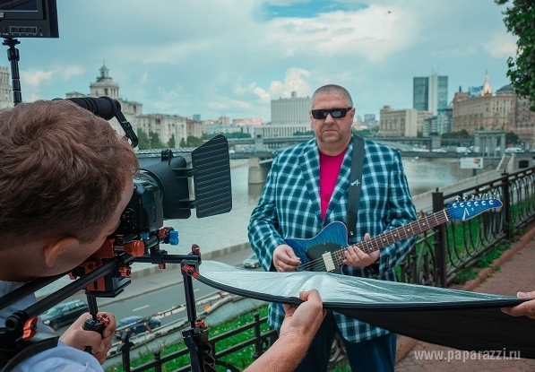 Рок-группа «Волощук С.Д.» сняли клип о том, как можно "связаться с Москвой"