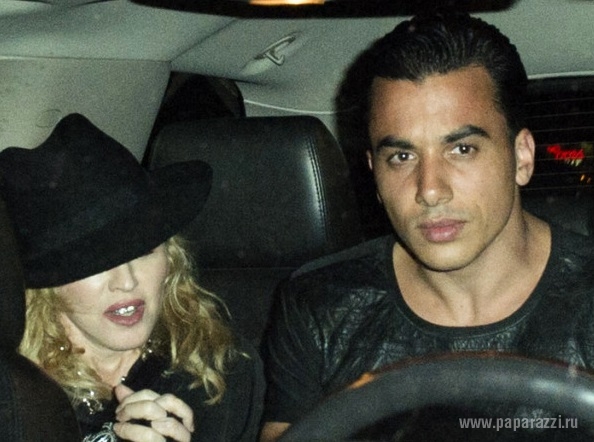 Мадонна рассталась с очередным бойфрендом - танцором