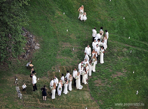 В сети появились первые фото со свадьбы Эшли Симпсон