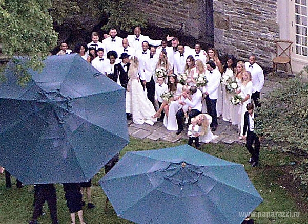 В сети появились первые фото со свадьбы Эшли Симпсон