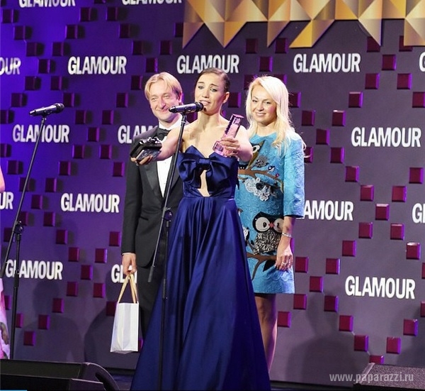 На церемонии вручения премии «Женщина года» гламурные дамы устроили настоящий модный парад