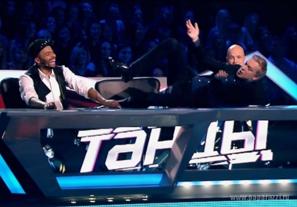 Во время эфира шоу «Танцы» Сергей Светлаков станцевал на столе