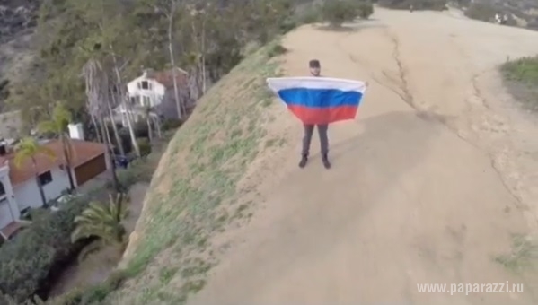Тимати с российским флагом прокатился по голливудскому бульвару