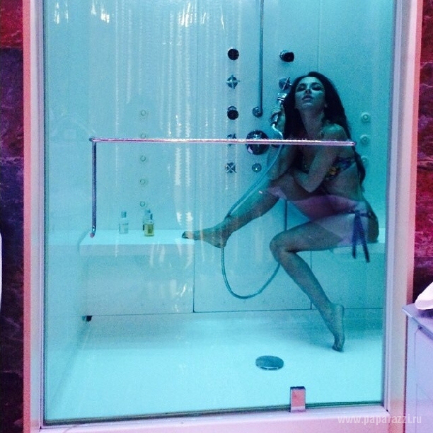 Анна Плетнева выложила в сеть откровенное фото из ванной