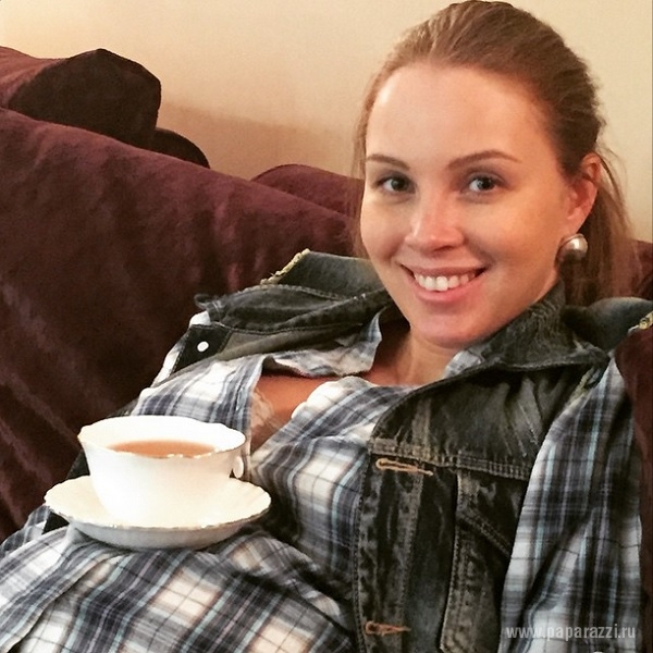 Беременная Полина Диброва поделилась очередными фотографиями своей эротической фотосессии