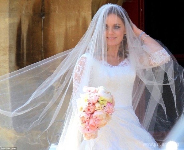 42-летняя Джери Холлиуэлл вышла замуж