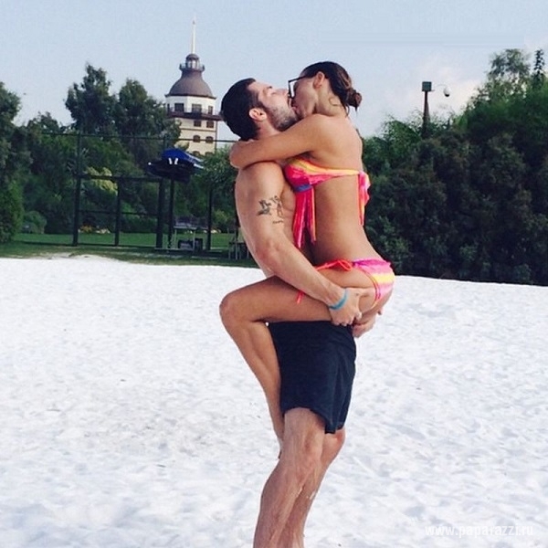 Анна Седокова восхитила Instagram свежей фотографией с пляжа