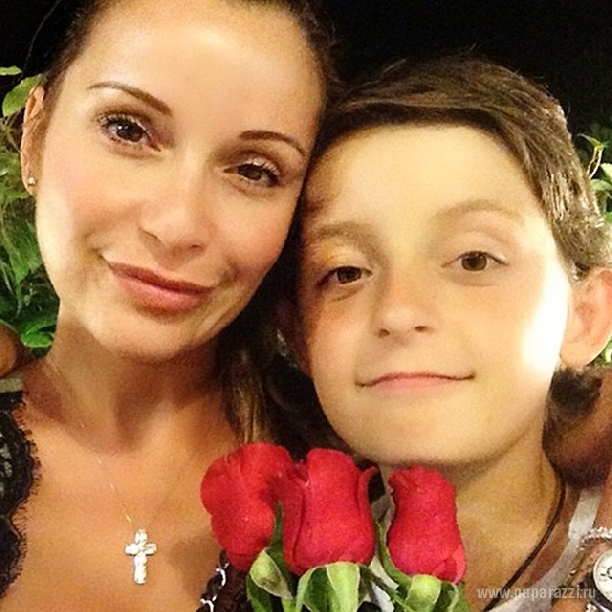 В сети появилась редкая фотография со свадьбы Ольги Орловой и Александра Карманова